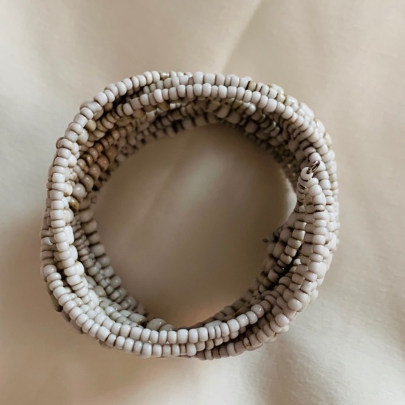 🇺🇸 White bead wrap cuff bracelet - Picture 4 of 7